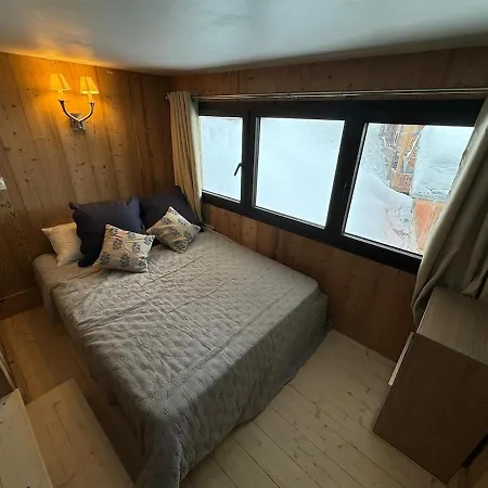 Luxury Sleeps 8 Apartment *