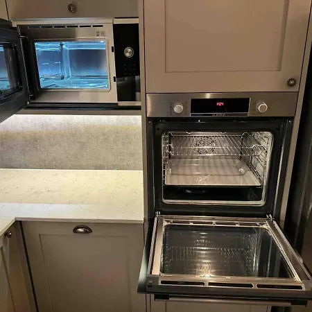 Luxury Sleeps 8 Apartment