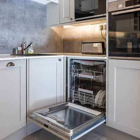 Apartment Luxury Sleeps 8