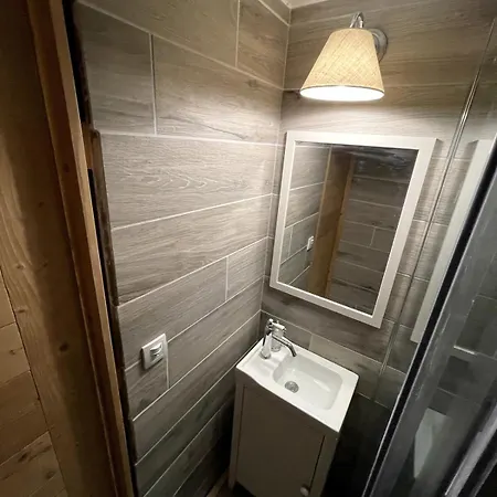 Luxury Sleeps 8 Apartment