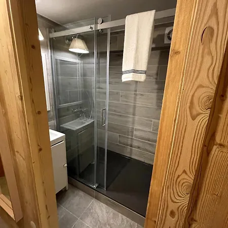 Luxury Sleeps 8 Apartment *