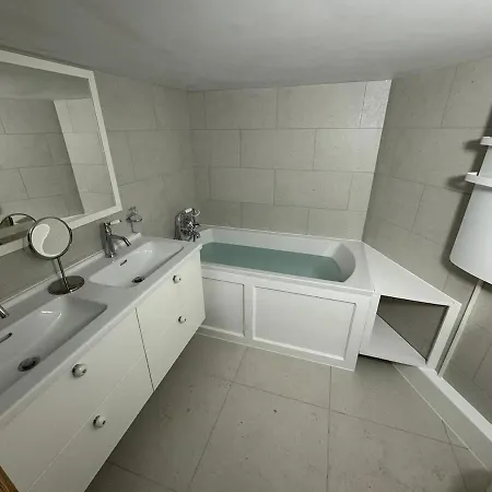 Apartment Luxury Sleeps 8 *