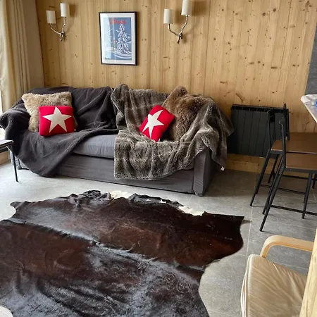 Luxury Sleeps 8 Apartment *