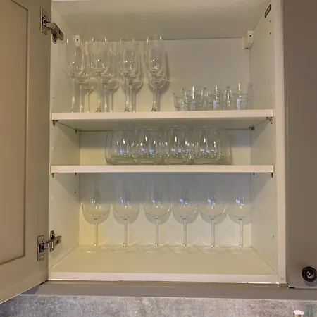 Luxury Sleeps 8 Apartment