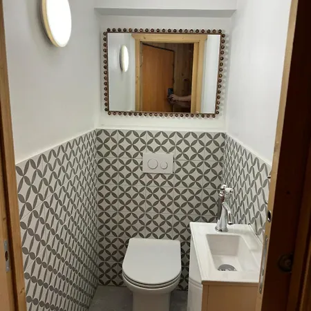 Luxury Sleeps 8 Apartment *
